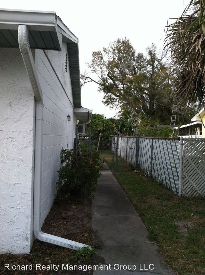 513 Constitution Dr - Photo 3 of 14