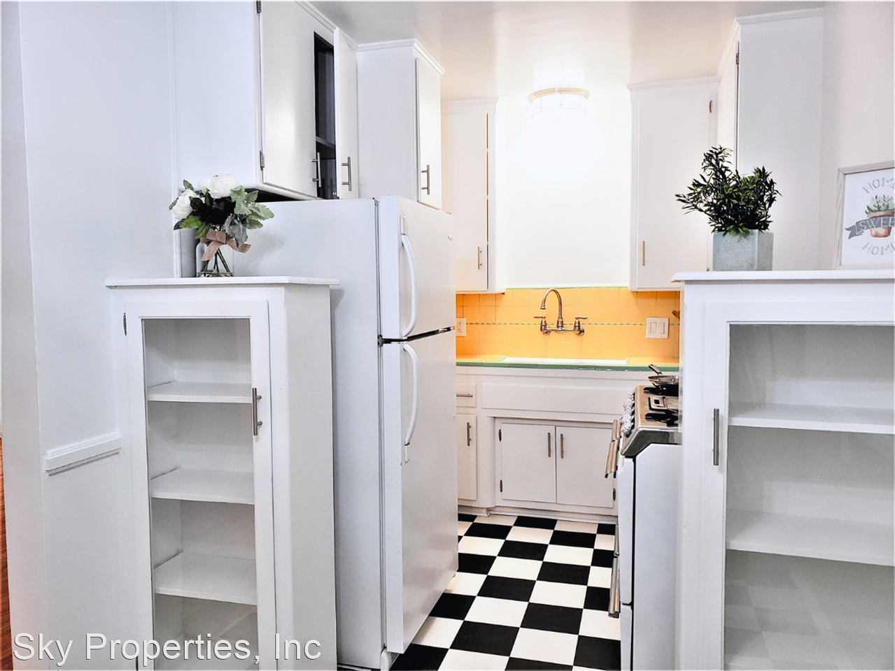 1245 N Laurel Ave - Photo 2 of 29