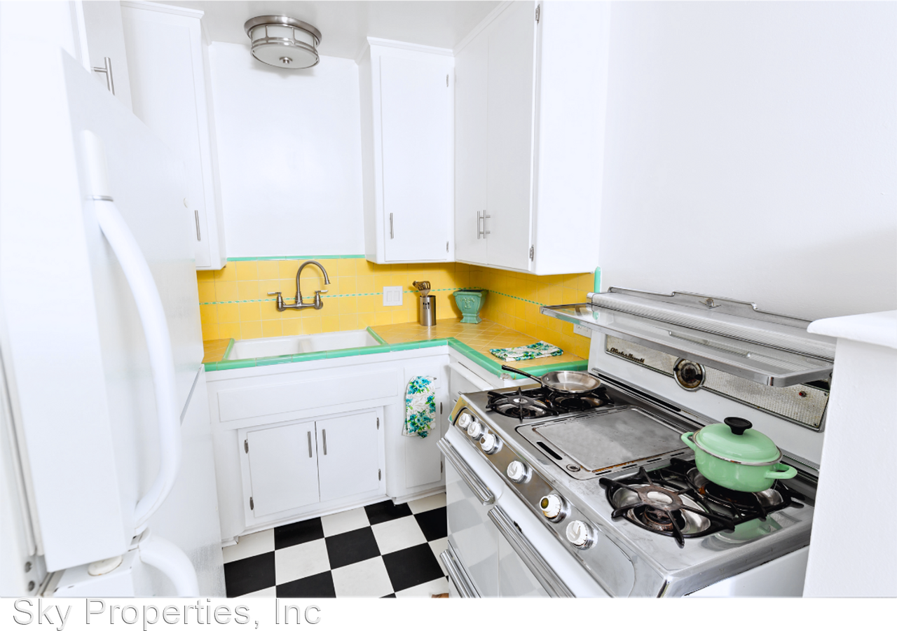 1245 N Laurel Ave - Photo 3 of 29