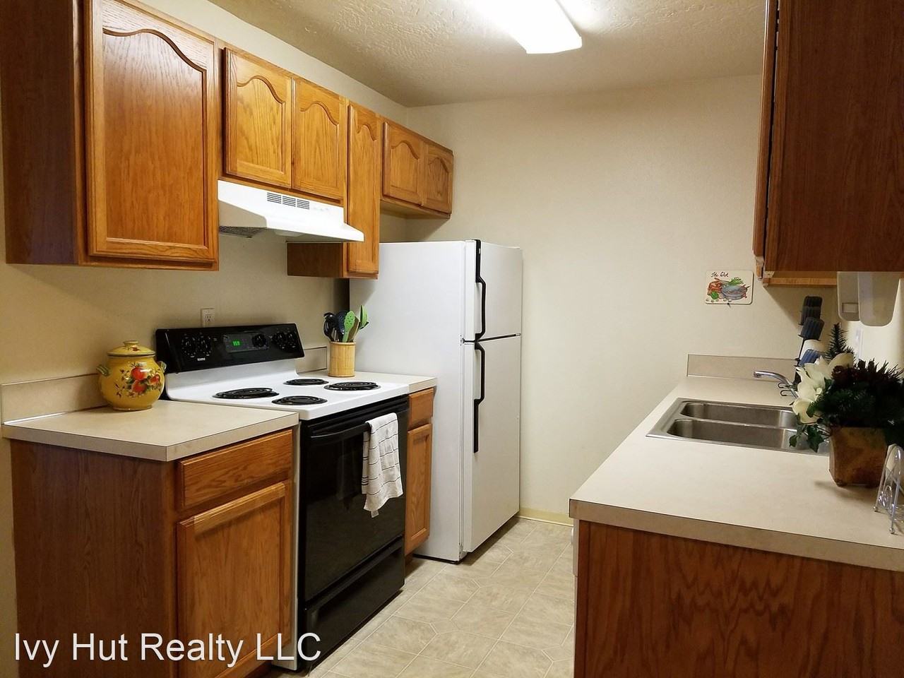 2215 S Chase St - Photo 3 of 15