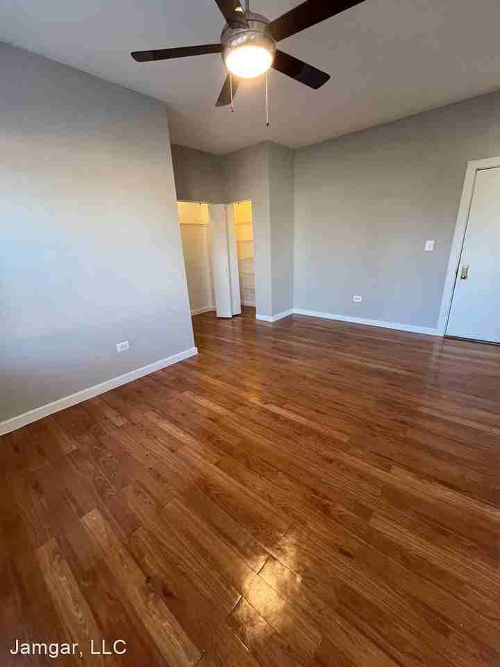 542 N Pine Ave - Photo 2 of 35