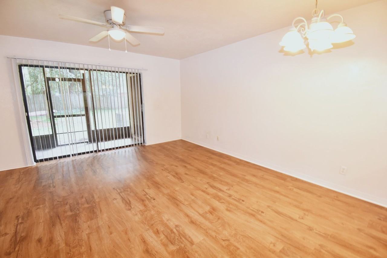 Casablanca West WFHI - Photo 4 of 14