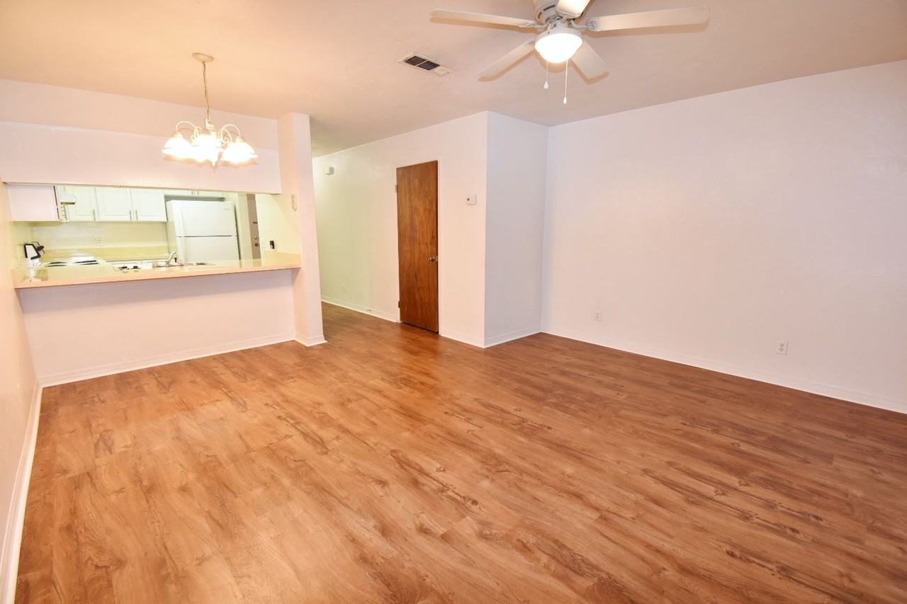 Casablanca West WFHI - Photo 5 of 14