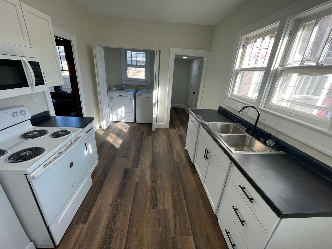 402 E 1st Street - Photo 7 of 16