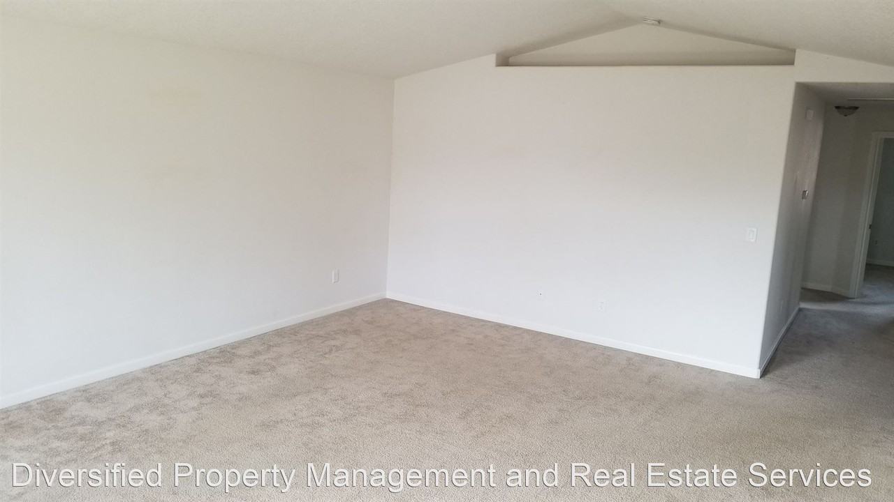 581 Ashley Ct - Photo 2 of 17