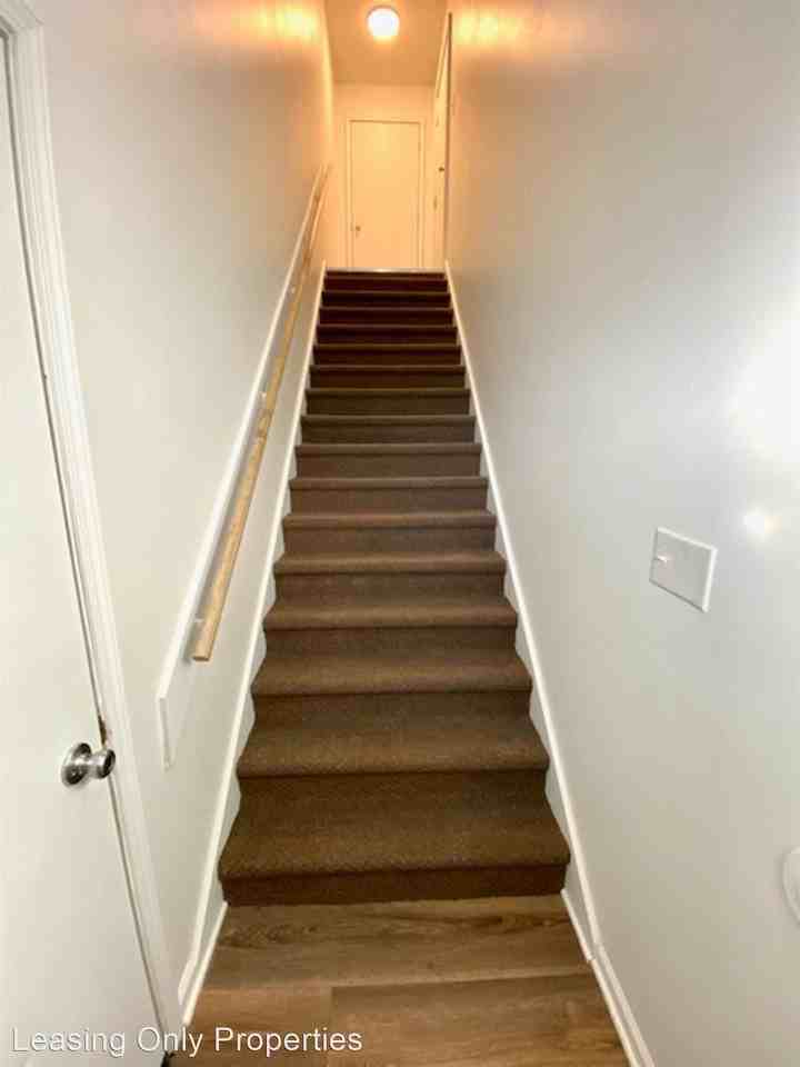 Large 2 bedroom 2 bathroom Condo Style Apartment Home - Photo 2 of 14