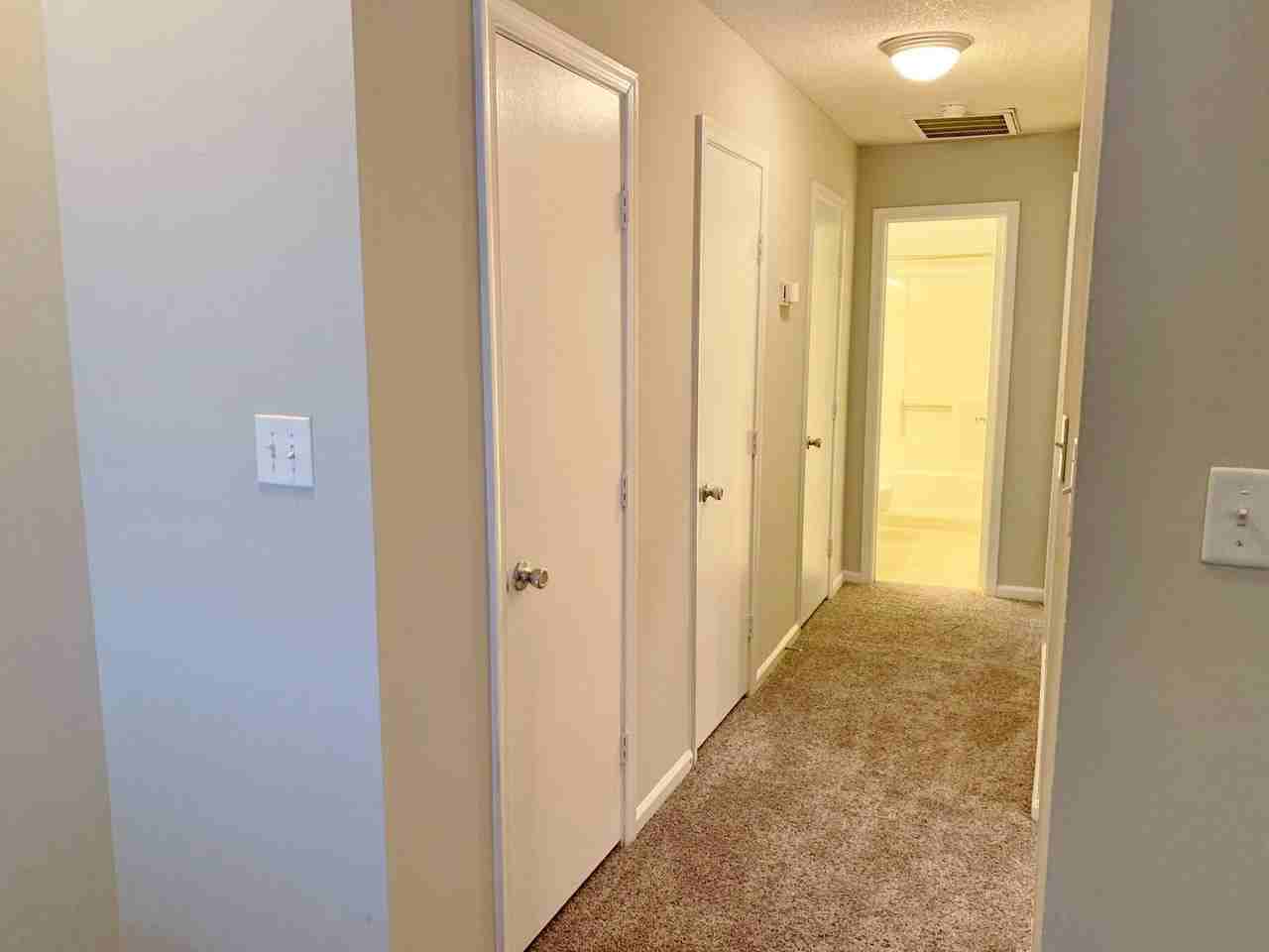 101 Little Bay Avenue - Photo 5 of 50