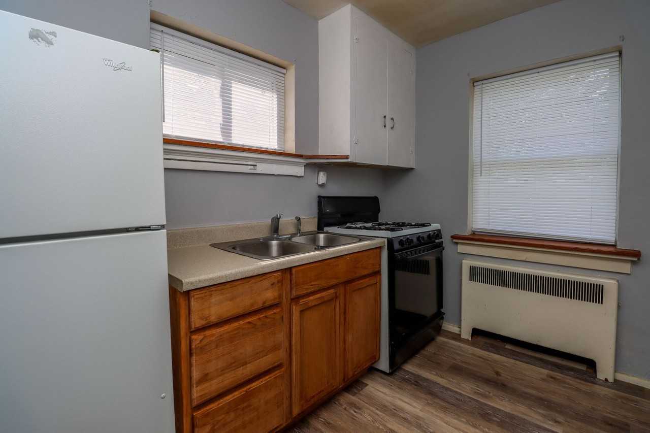 1110 Hamilton Way - Photo 3 of 13