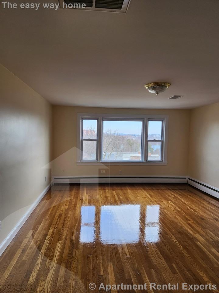 98 Moreland St #4 - Photo 7 of 9