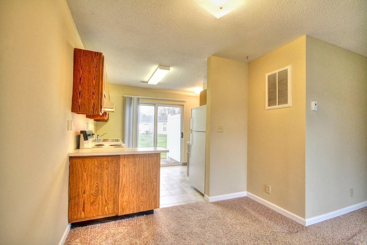 300 E. Fairlawn - Photo 2 of 11