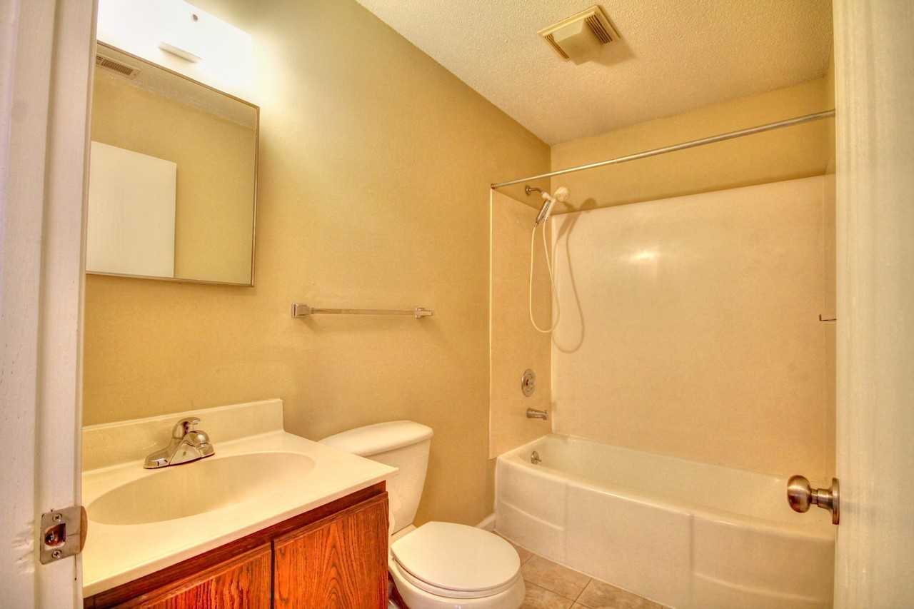 300 E. Fairlawn - Photo 3 of 11