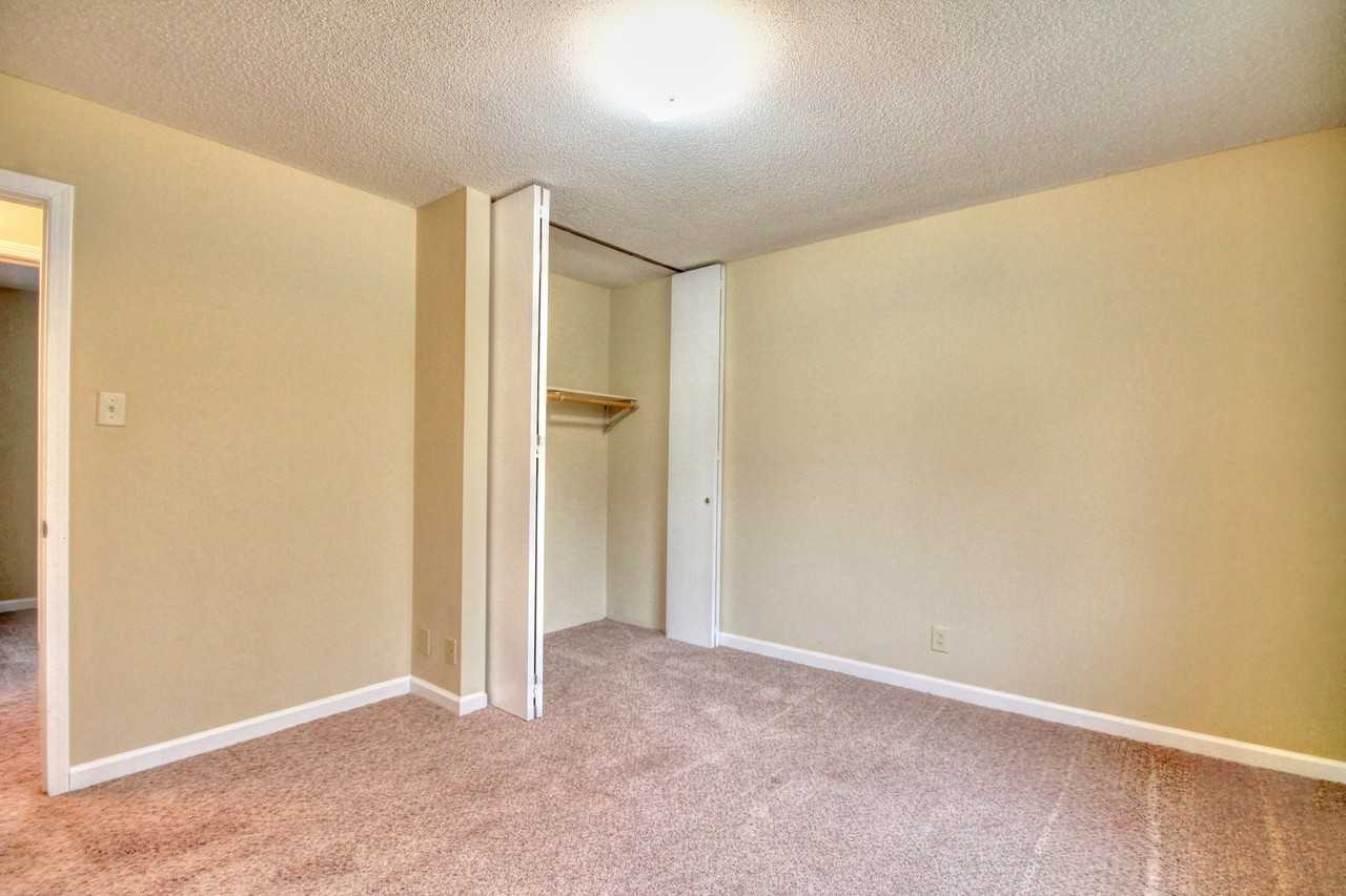 300 E. Fairlawn - Photo 4 of 11