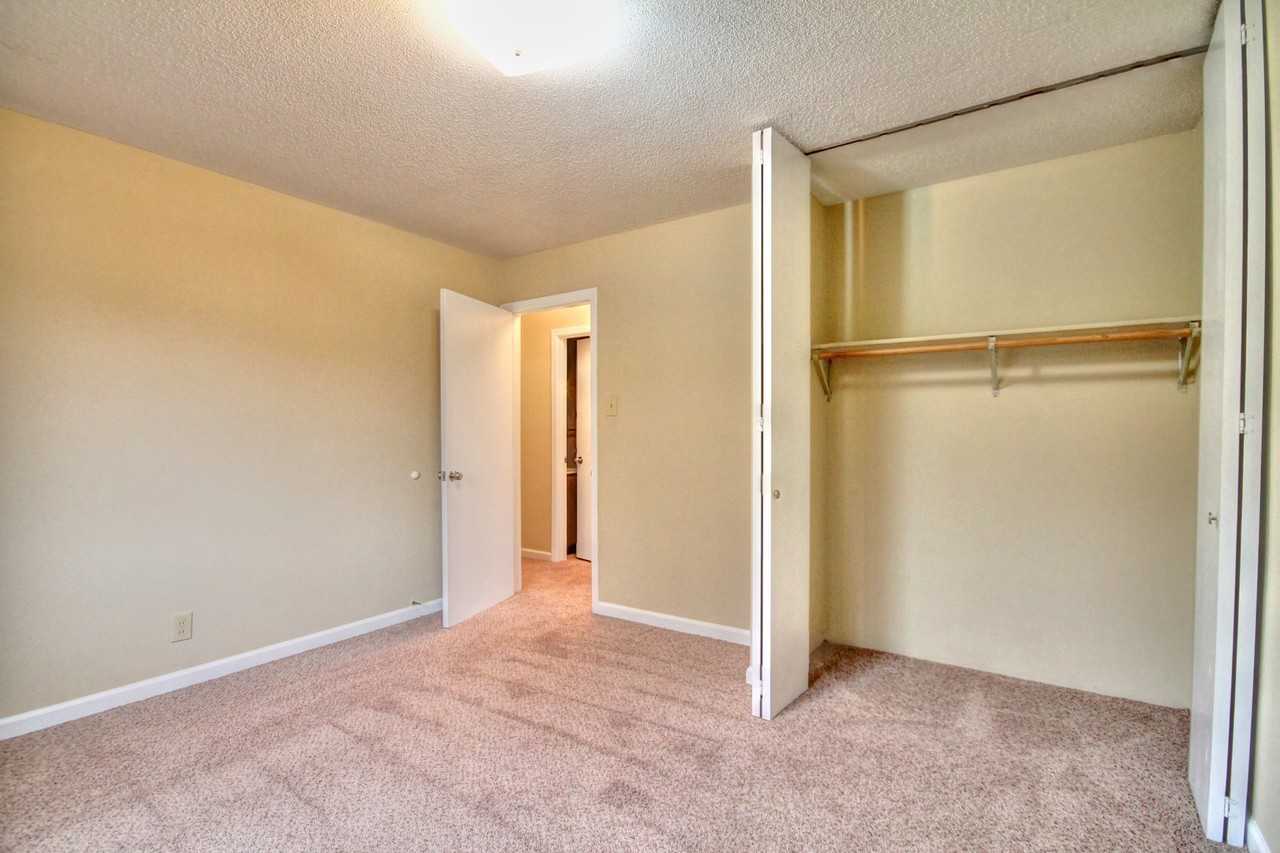 300 E. Fairlawn - Photo 5 of 11