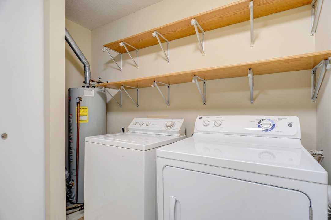 300 E. Fairlawn - Photo 7 of 11