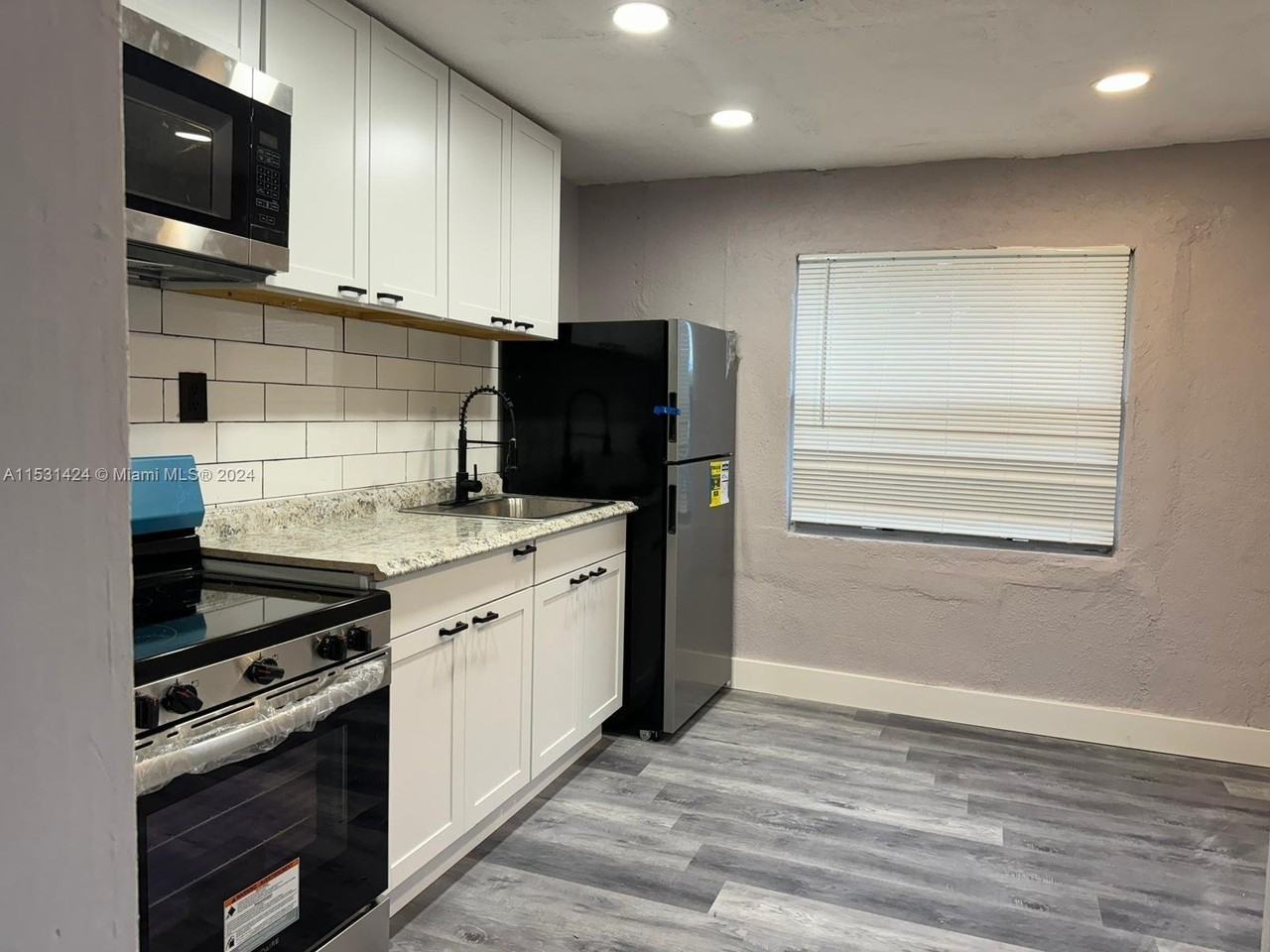 400 Nw 7th Ct #1 - Photo 3 of 8