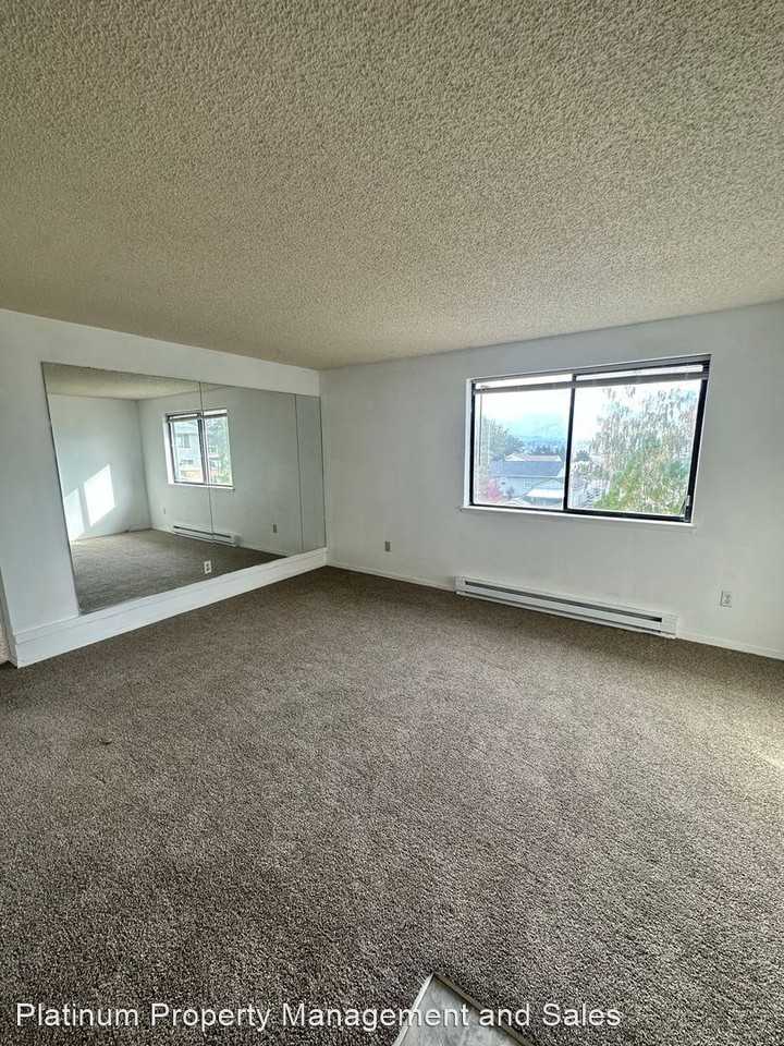 150 - 152 13th St NE - Photo 2 of 9