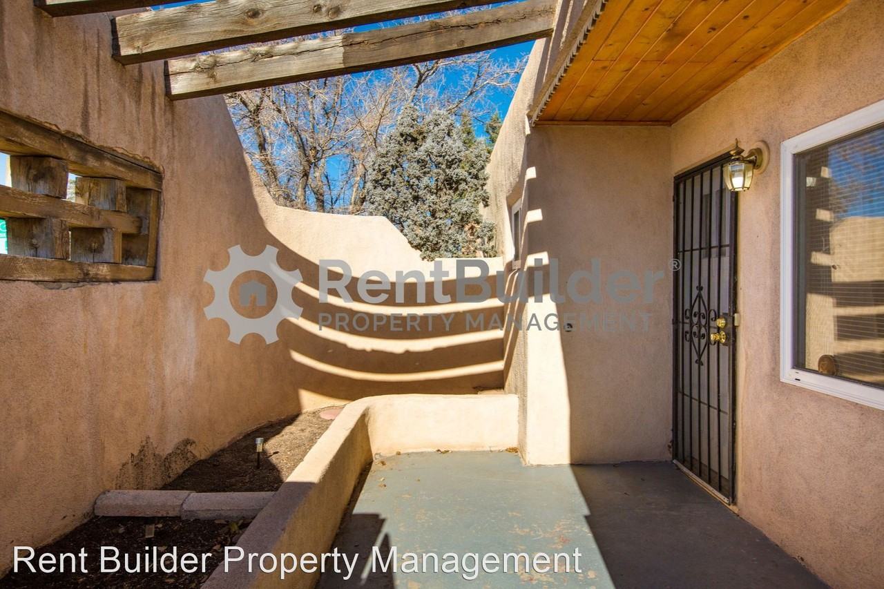 2742 Montclaire Dr Ne - Photo 2 of 24