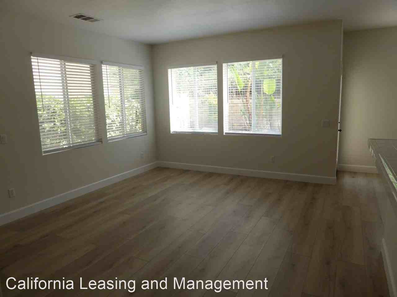 27712 Mahogany Row - Photo 2 of 18