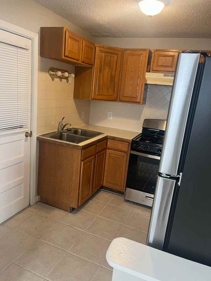 420 E Mill - Photo 3 of 7