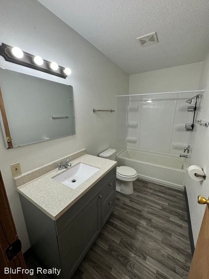 402 2nd Ave NW - Photo 3 of 21