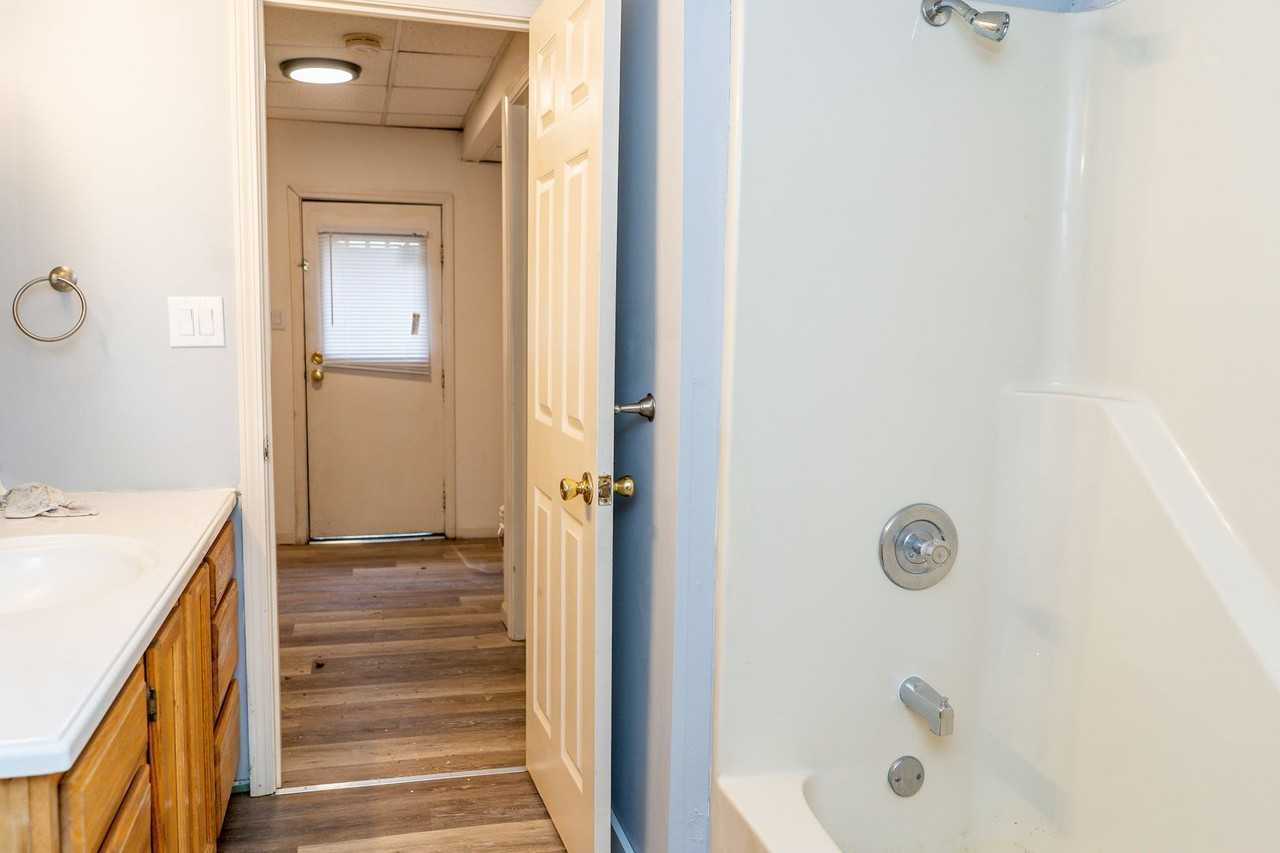 210 Hitt St - Photo 3 of 17