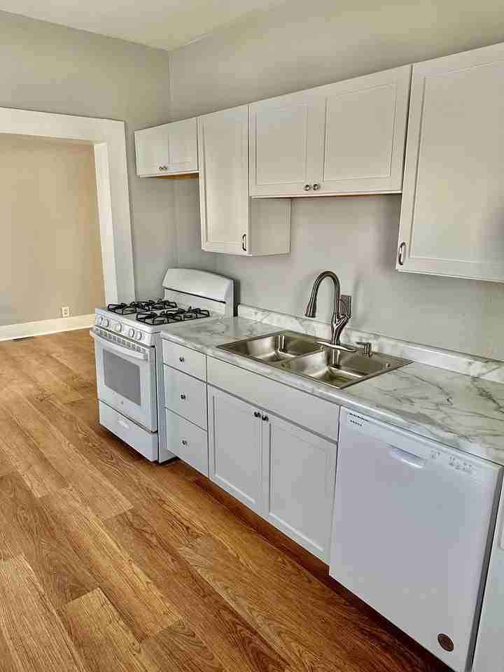 1516 Lafayette St - Photo 3 of 8