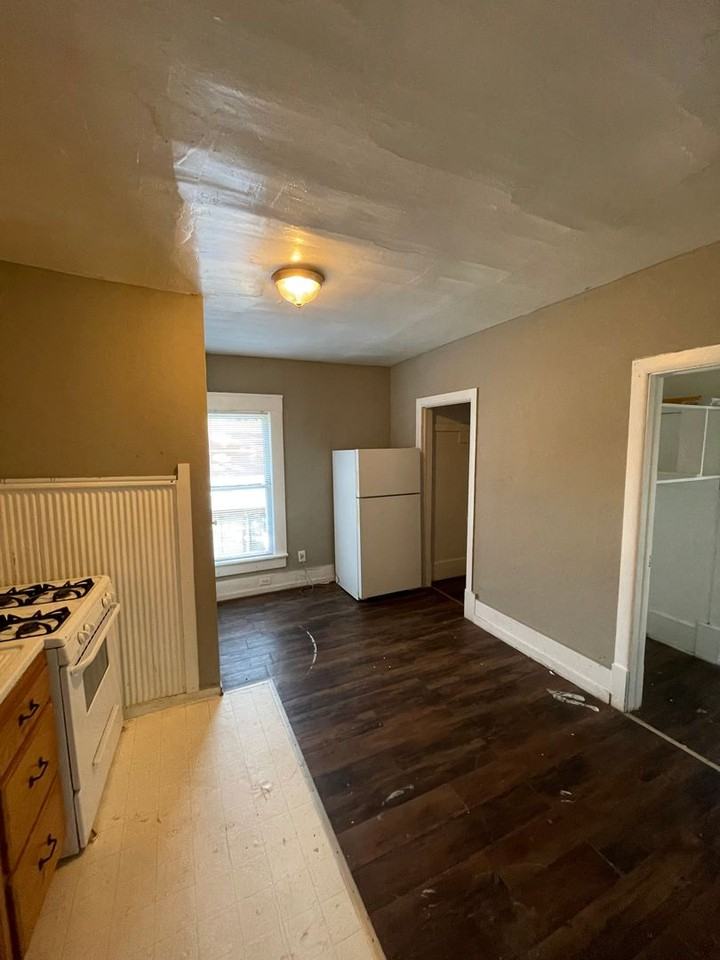 Twin Springs - Photo 3 of 6