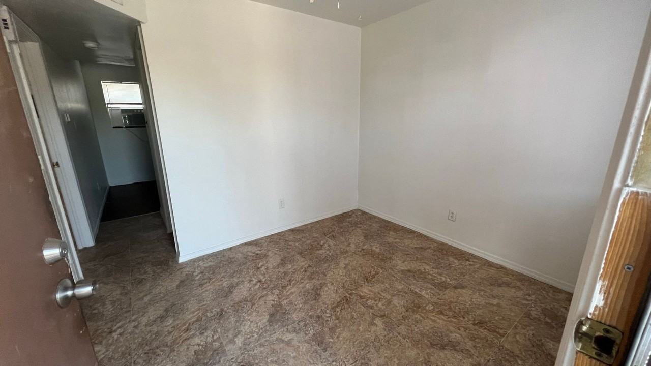 Fir 785 - Photo 2 of 9