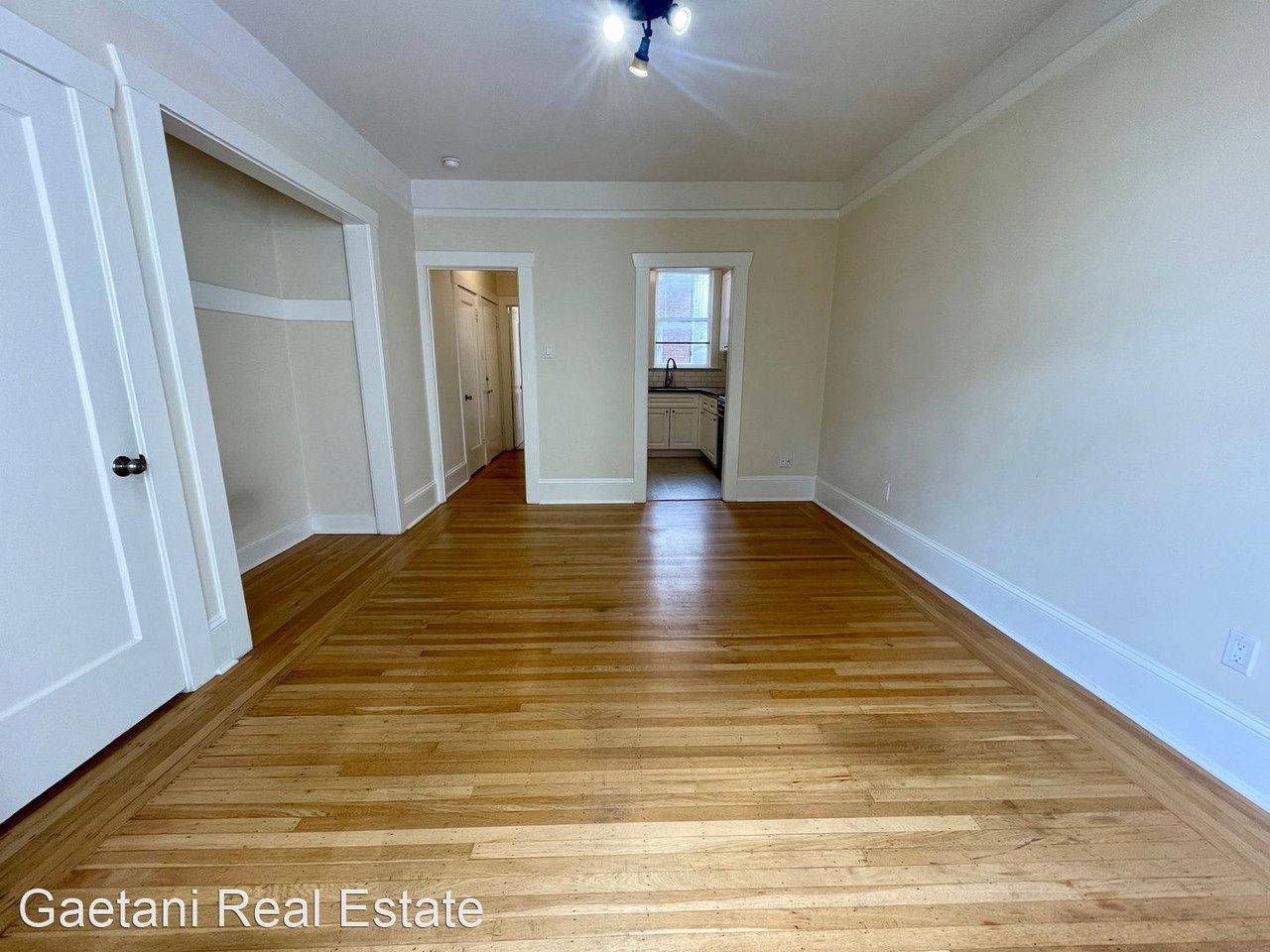 440 Hyde Street (359r) - Photo 2 of 13