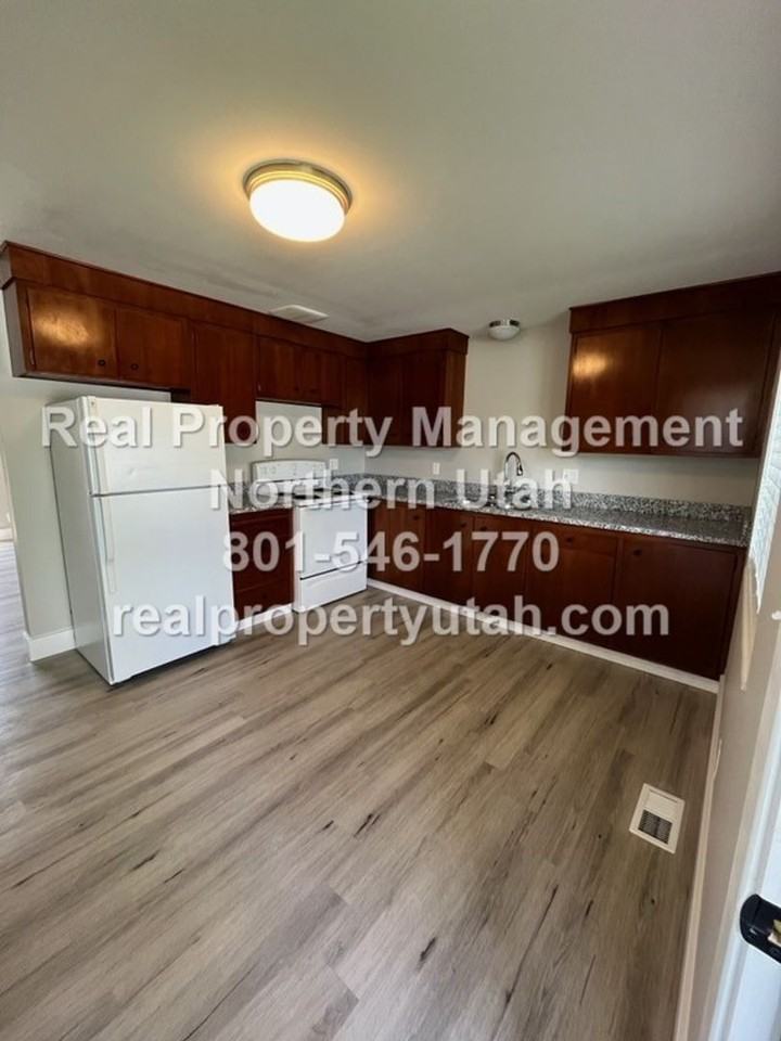 929 E Egan - Photo 3 of 28