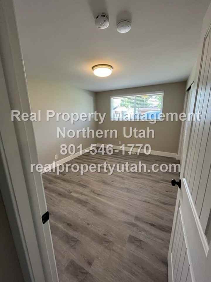 929 E Egan - Photo 6 of 28