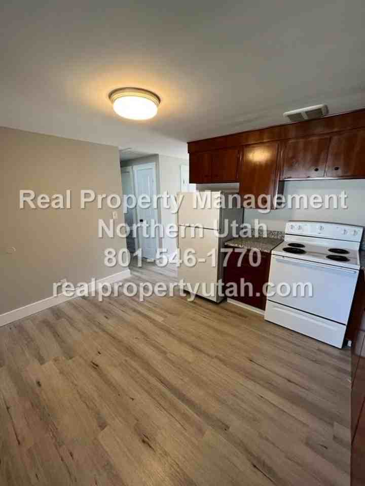 929 E Egan - Photo 7 of 28