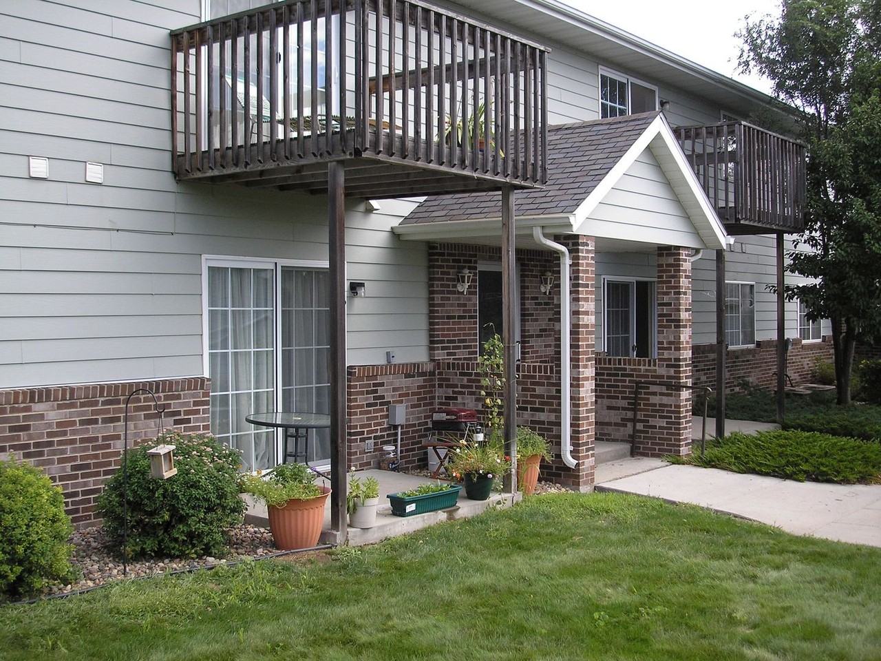 Teakwood Apartments - Photo 5 of 24