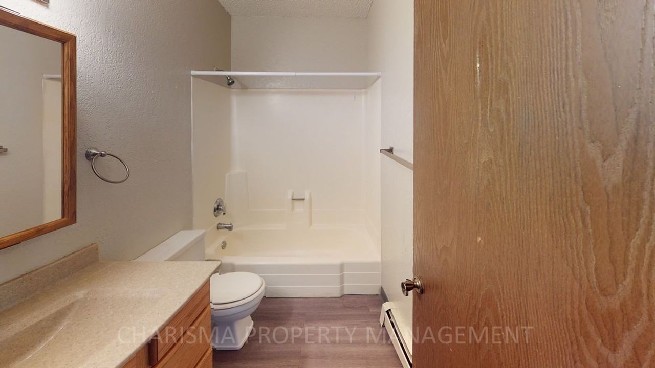 412 S Thompson Ave - Photo 7 of 18