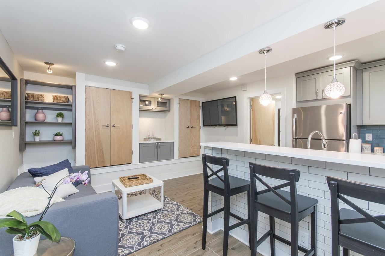 8017 Winston Rd #6R - Photo 2 of 11