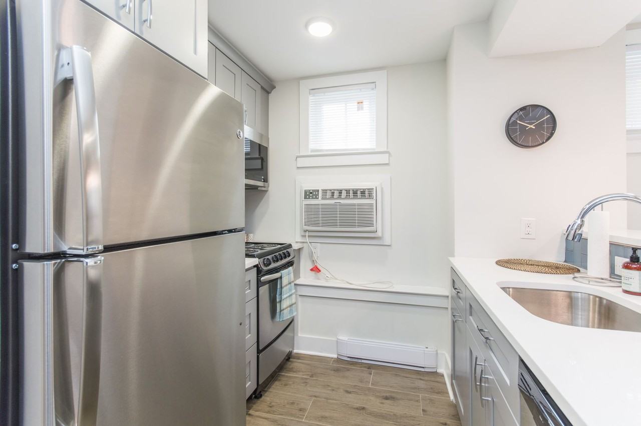 8017 Winston Rd #6R - Photo 3 of 11
