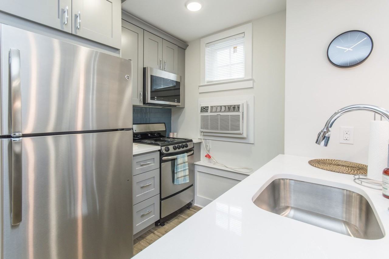 8017 Winston Rd #6R - Photo 4 of 11