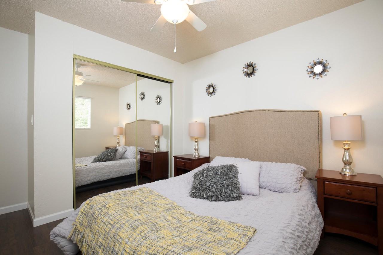 906 Dainty Avenue - Photo 4 of 17