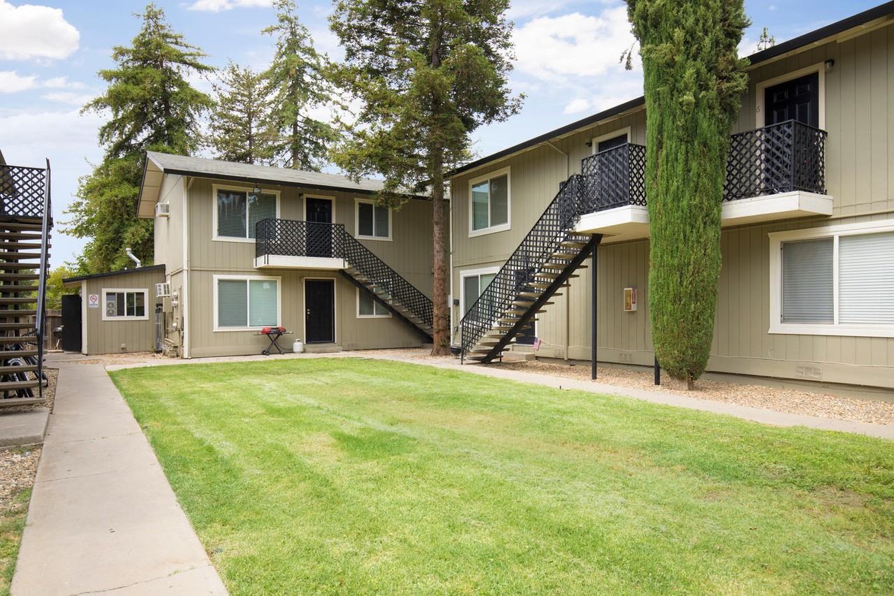 906 Dainty Avenue - Photo 5 of 17