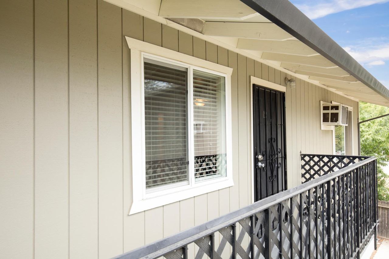 906 Dainty Avenue - Photo 6 of 17