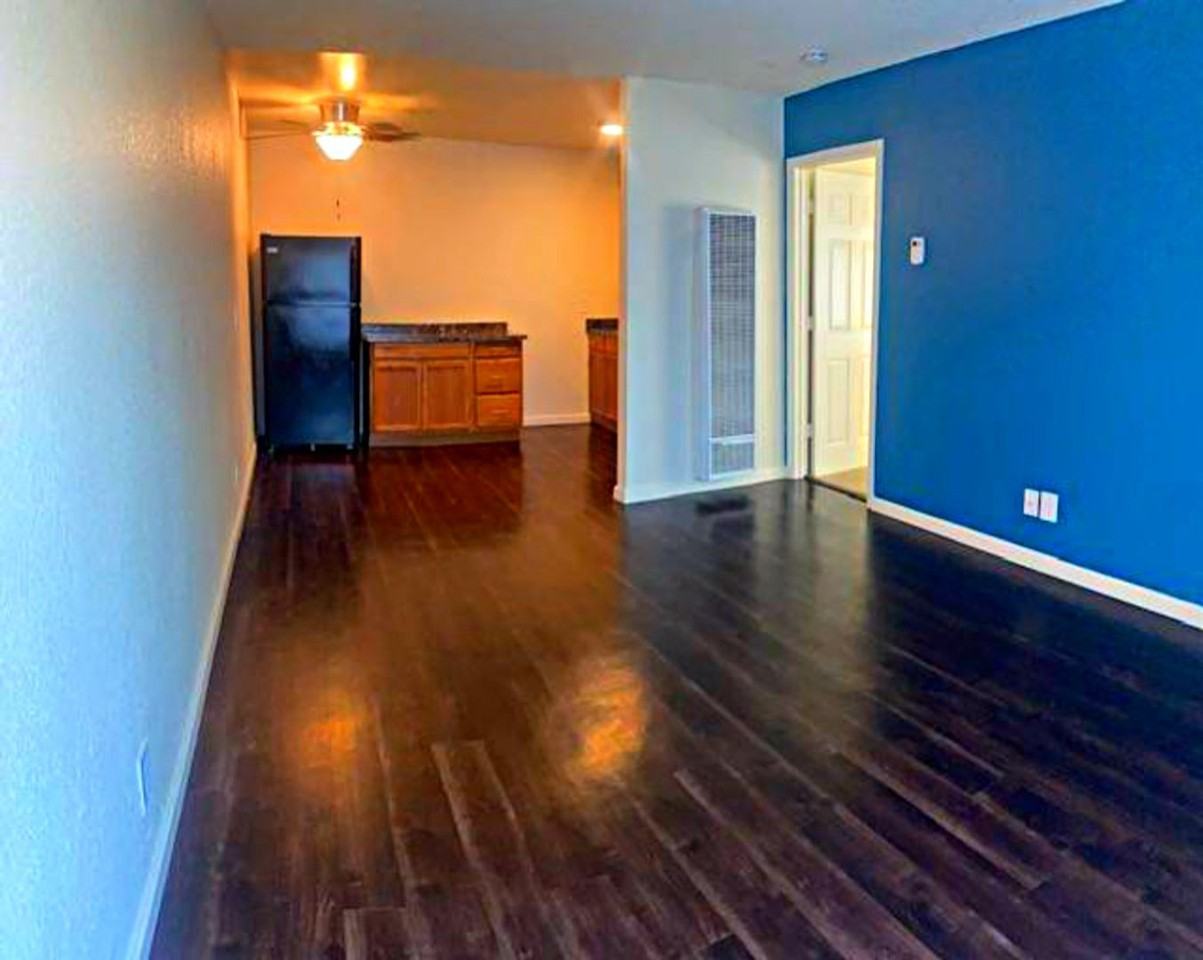 450 - Harbor Breeze - Photo 4 of 21