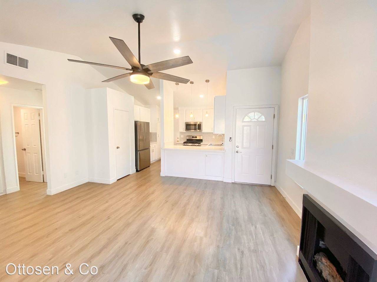 12254 Daisy Ct - Photo 3 of 24