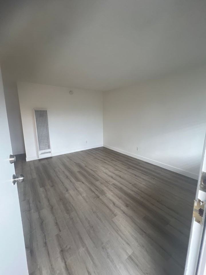 1279 - Photo 2 of 10