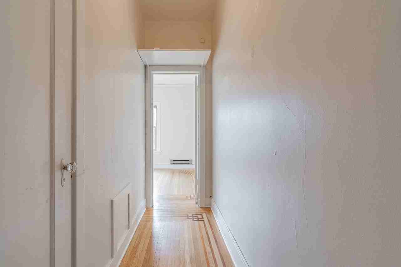 Timeless Elegance! - Photo 4 of 11