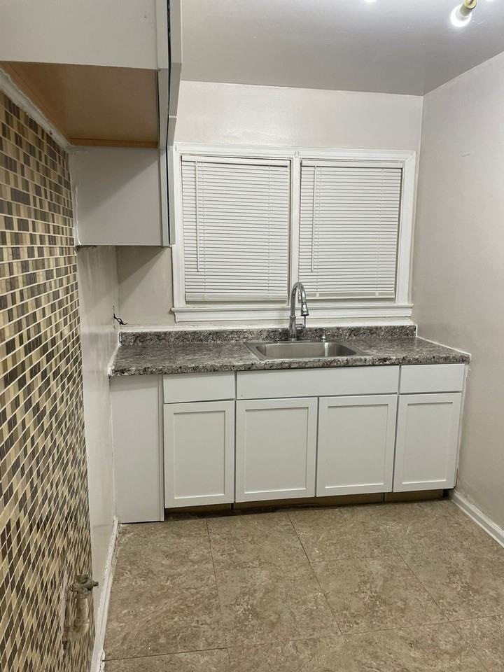 Detroit Luxury Living Apartments - Photo 3 of 9