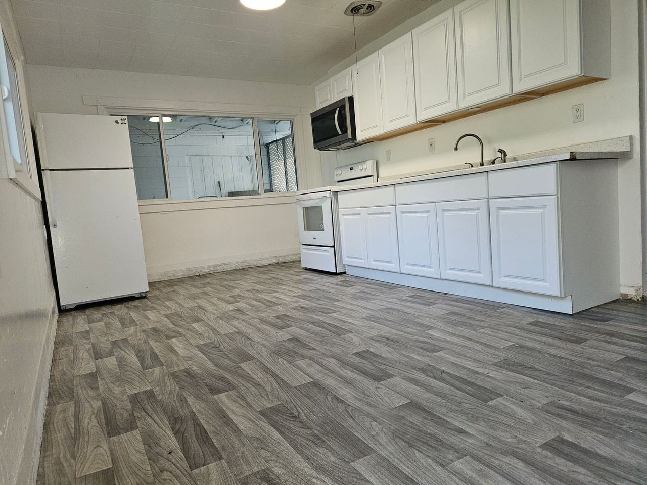 ro12998 Lakeshore Dr - Photo 2 of 7