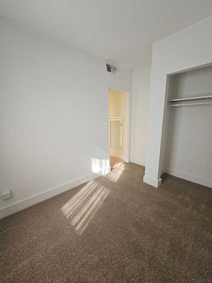 1454 / 1454 1/2 W 3rd Street - Photo 3 of 8