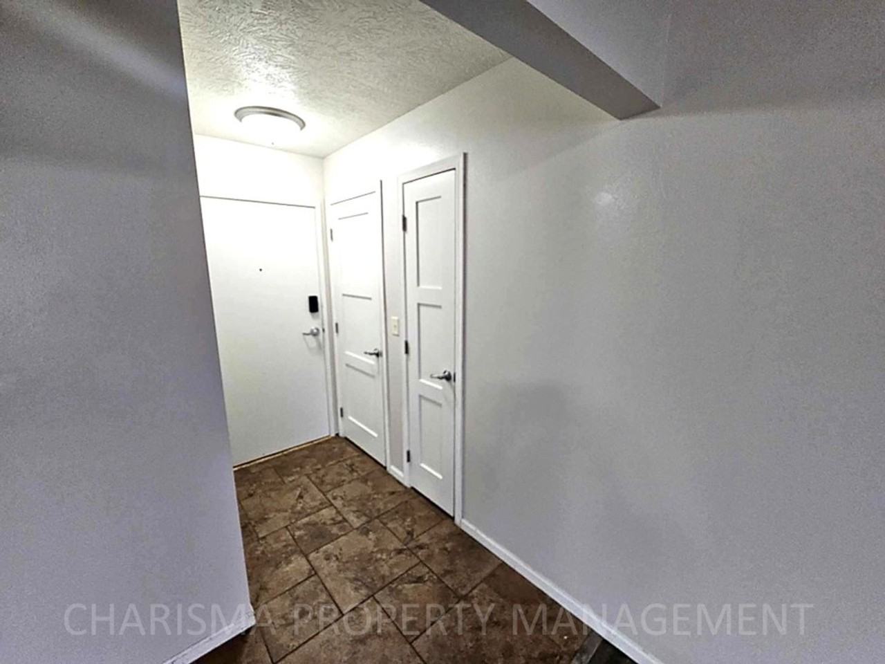 700 W 6th Street - Photo 5 of 21