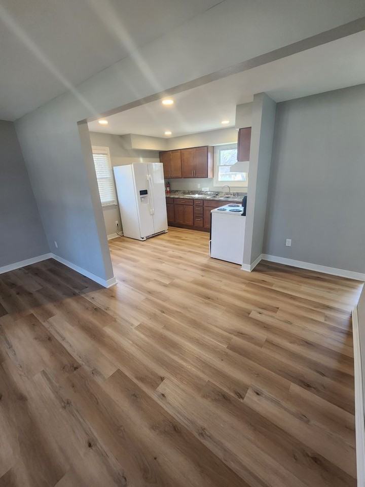 Duplex at 4335-4337 Meachem Road - Photo 2 of 12