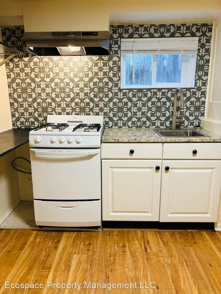 Rent Ready 1 Bedroom 1 Bathroom Baker Neighborhood Unit - Photo 3 of 13
